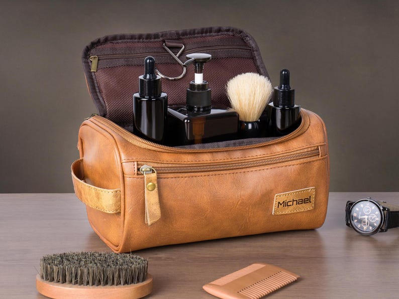 Personalized men’s travel organizer with waterproof lining – Christmas gift idea