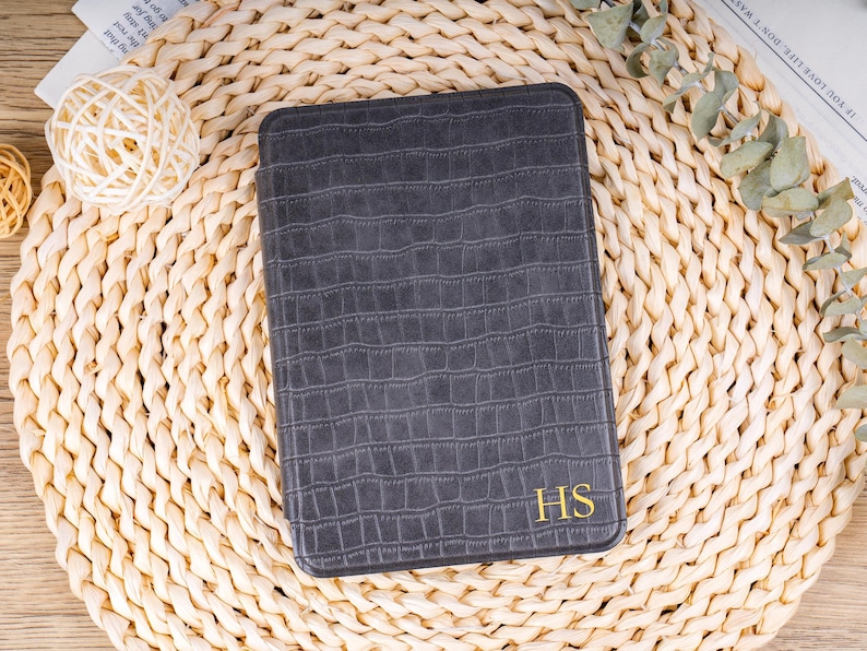 Kindle leather case with crocodile pattern and magnetic secure closure