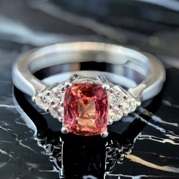 Bague en or avec saphir Padparadscha naturel non chauffé/nettoyage des yeux et diamants naturels. Bijoux faits main avec certificat. Cadeau pour elle. européenne.