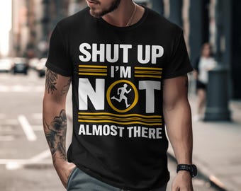Grappige hardloper, png-bestand | Zwijg, ik ben er nog niet, png PNGEgg | Shirtontwerp met hardloophumor | Marathoncitaat, png