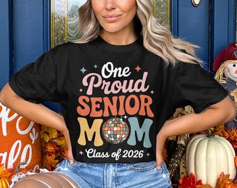 Senior Mom 2026 PNG: retro afstudeershirtontwerp (digitale download)