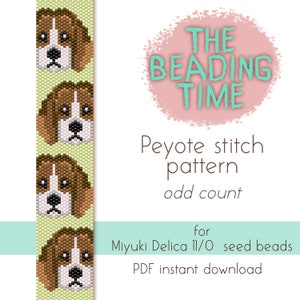 Op de afbeelding: Een digitaal downloadpatroon voor het kralen van een beagle-hond met peyote-steek. Het patroon is voor Miyuki Delica 11/0 kralen en is een patroon met een oneven aantal. Het patroon is beschikbaar als een PDF-directdownload. De afbeelding toont een close-up van het gekraalde beagle-hondpatroon.