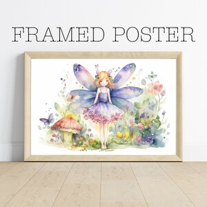 Cartel enmarcado - Hada púrpura encantadora, impresión de acuarela, mariposas caprichosas, decoración de fantasía mágica, hada púrpura, arte de la habitación de las niñas - 130