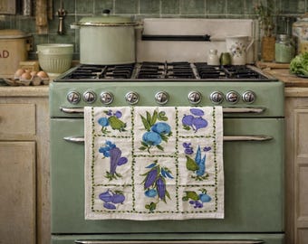 Tea towel: Vintage linen kitchen towel
