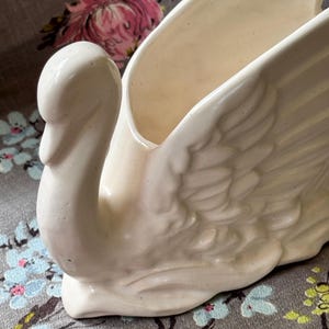 Vintage white pottery swan indoor planter pot Vintage home decor Unique indoor pottery planter Swan collectible Retro Farmhouse cottagecore