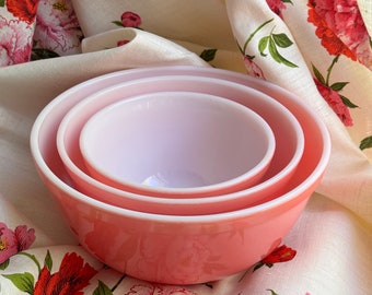 Pyrex bowls Pink Flamingo Pyrex kitchenware Mixing bowls Nesting bowls MCM pink mixing bowls vintage kitchen retro kitchen gifts for her