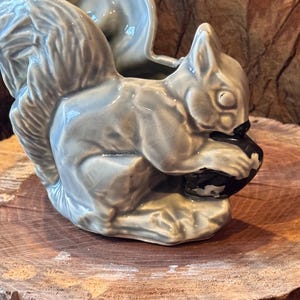 Vintage McCoy planter: Squirrel flowerpot