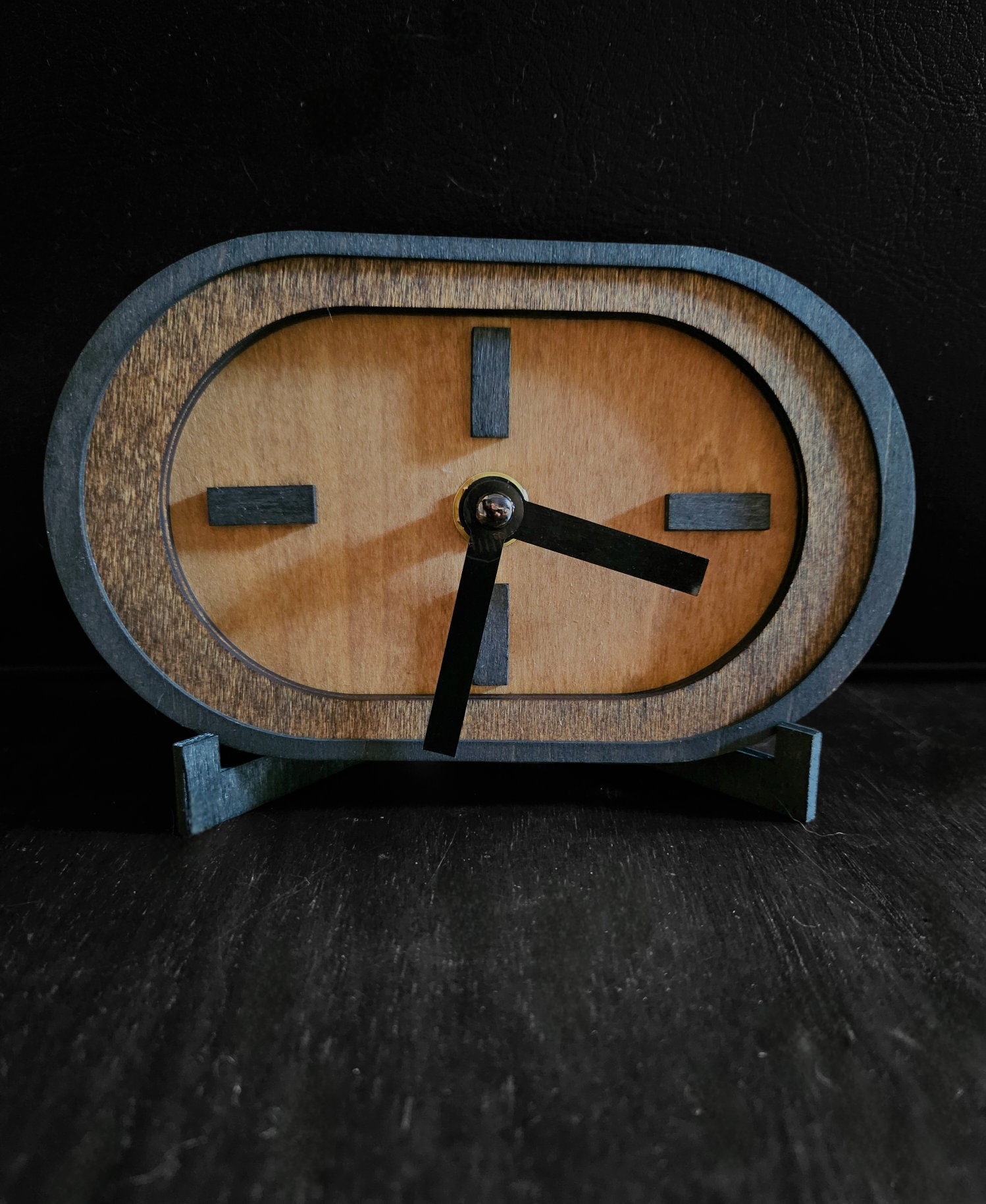 Minimalist Oval Desk Clock Modern Tabletop Clock Retro Mantle Clock ...