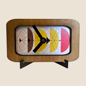 Bauhaus Mantel Uhr, Modernist Schreibtisch Uhr, handgefertigte Sperrholz Uhr, Geometrische Kunst Dekor, Housewarming Geschenk