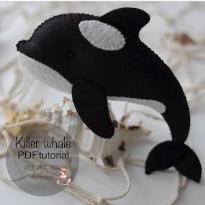 Puede incluir: Una orca de fieltro hecha a mano en blanco y negro. La orca tiene una panza blanca y una mancha blanca detrás del ojo. La imagen incluye el texto "Killer whale PDF tutorial" y "PDF, PNG, SVG templates".
