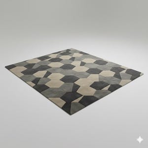 Può includere: Un tappeto rettangolare con un motivo geometrico di esagoni ad incastro in tonalità di grigio, nero e beige. Il tappeto è realizzato in un materiale morbido ed è adatto per un soggiorno o una camera da letto.