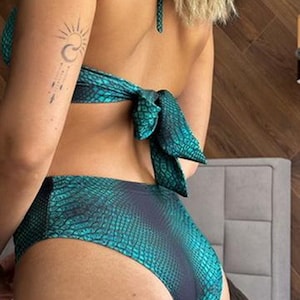 Groen slipje met pythonprint | brutaal bikinibroekje, slip met slangenprint, exotische slip, booty dance-ondergoed en festivalbadmode