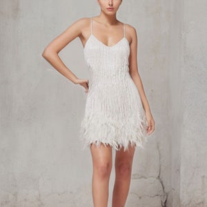 Weißes Quaste Pailletten Mini Kleid Glitzernde Fransen Cami Kleid Junggesellinnenabschied Kleid Abendkleid mit V-Ausschnitt Schulterfreies Kleid Geschenk Bild 1