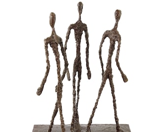Trois hommes marchant II - Sculpture abstraite en bronze - Alberto Giacometti - Statue en bronze - Art moderne