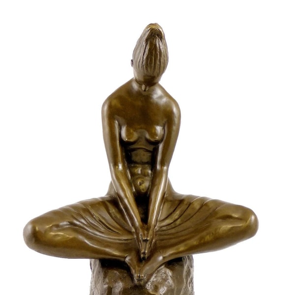 Moderne Kunst Bronzefigur - Vestal Virgin - signiert Ivan Mestrovic - Skulptur -  Statue