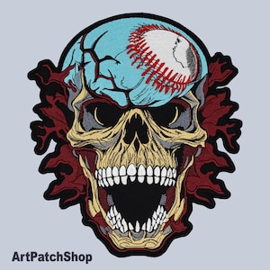 Peut inclure: Patch brodé représentant un crâne avec un ballon de baseball pour cerveau. Le crâne est entouré de flammes et a un ballon de baseball bleu et rouge fissuré pour cerveau. Le crâne sourit avec des dents acérées.