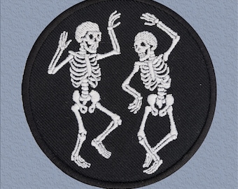Parche circular de esqueletos danzantes: divertida insignia gótica termoadhesiva para chaquetas, bolsos y para Halloween. Tamaño: 8,9 x 8,9 cm.
