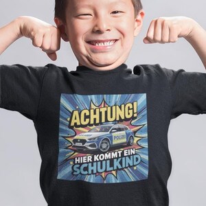 Lustiges Einschulung Polizei TShirt | Geschenk für Schulanfänge | Geschenkidee zum Schulstart | Kindergarten Abschied Shirt | Kinder T-Shirt