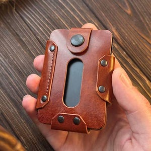 Portafoglio in pelle. Porta carte con bottone automatico sulla tasca anteriore, design verticale, custodia per carte fatta a mano per uomo, accessori EDC sottili.