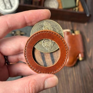 Leder Geldbeutel für Challenge Coin. Geburtstagsgeschenk für Freund. EDC Münzeinlage