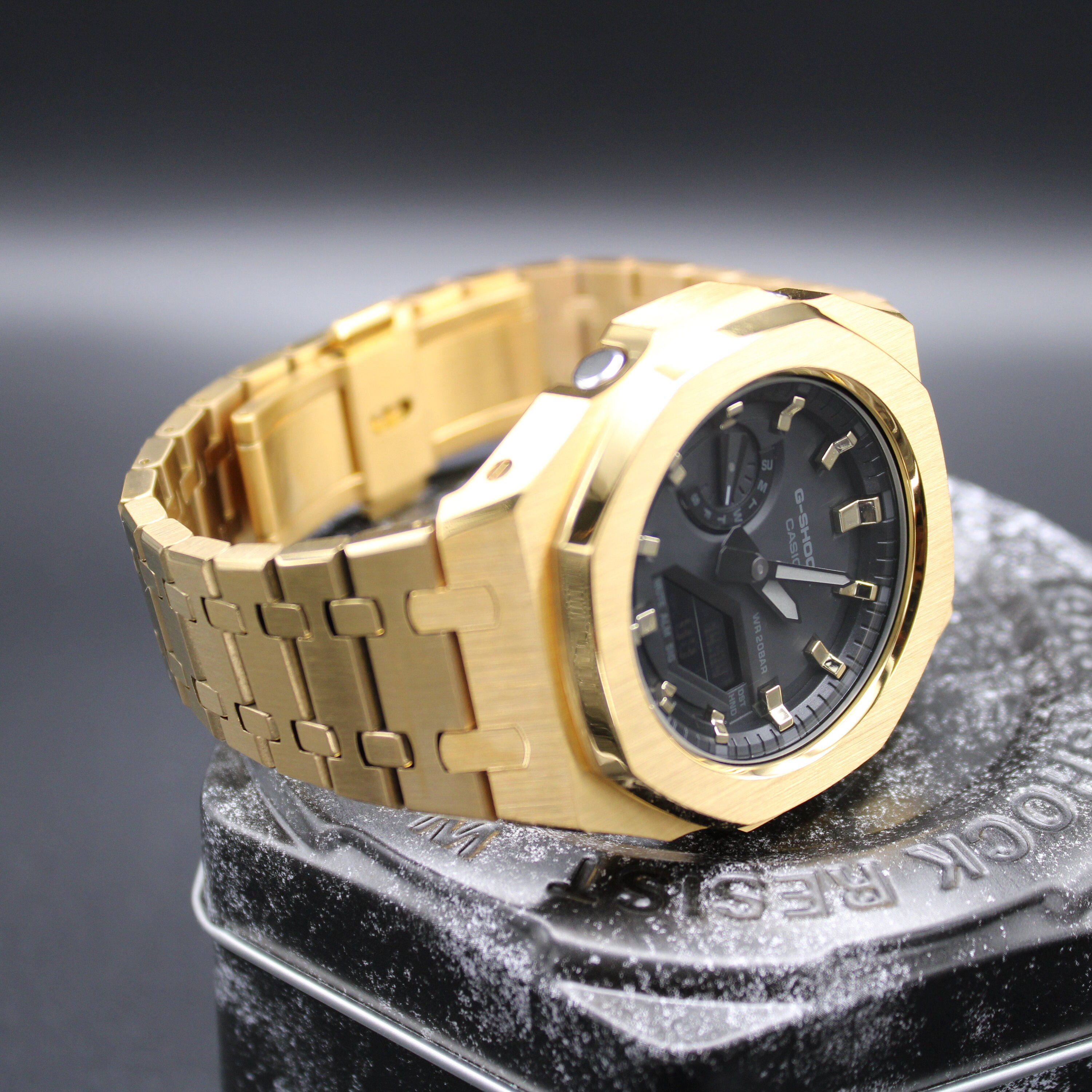 G-SHOCK ゴールド GA-2100 ダイヤモンド風 G-SHOCKから「GA-2100」シリーズのフルメタルゴールドカラー
