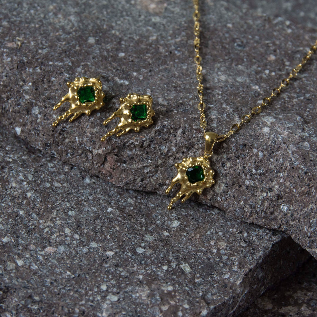 Dripping Gold Emerald Gemstone Necklace Gold Lava Dripping Etsy