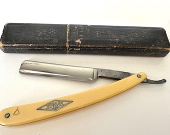 Una navaja de afeitar recta PUNJO Solingen antigua, fabricada en Alemania.