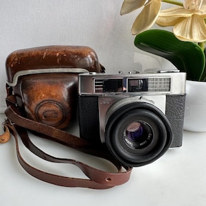 Zeiss Ikon Contessa camera with Zeiss Tessar 2.8/50 lens