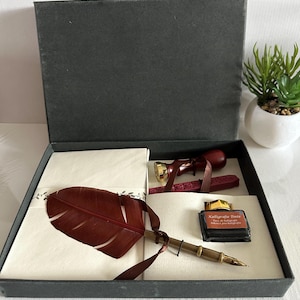 Un kit de calligraphie composé d'articles classiques