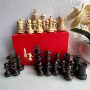 Jeu d&#39;échecs vintage dans son écrin d&#39;origine Allemagne de l&#39;Ouest