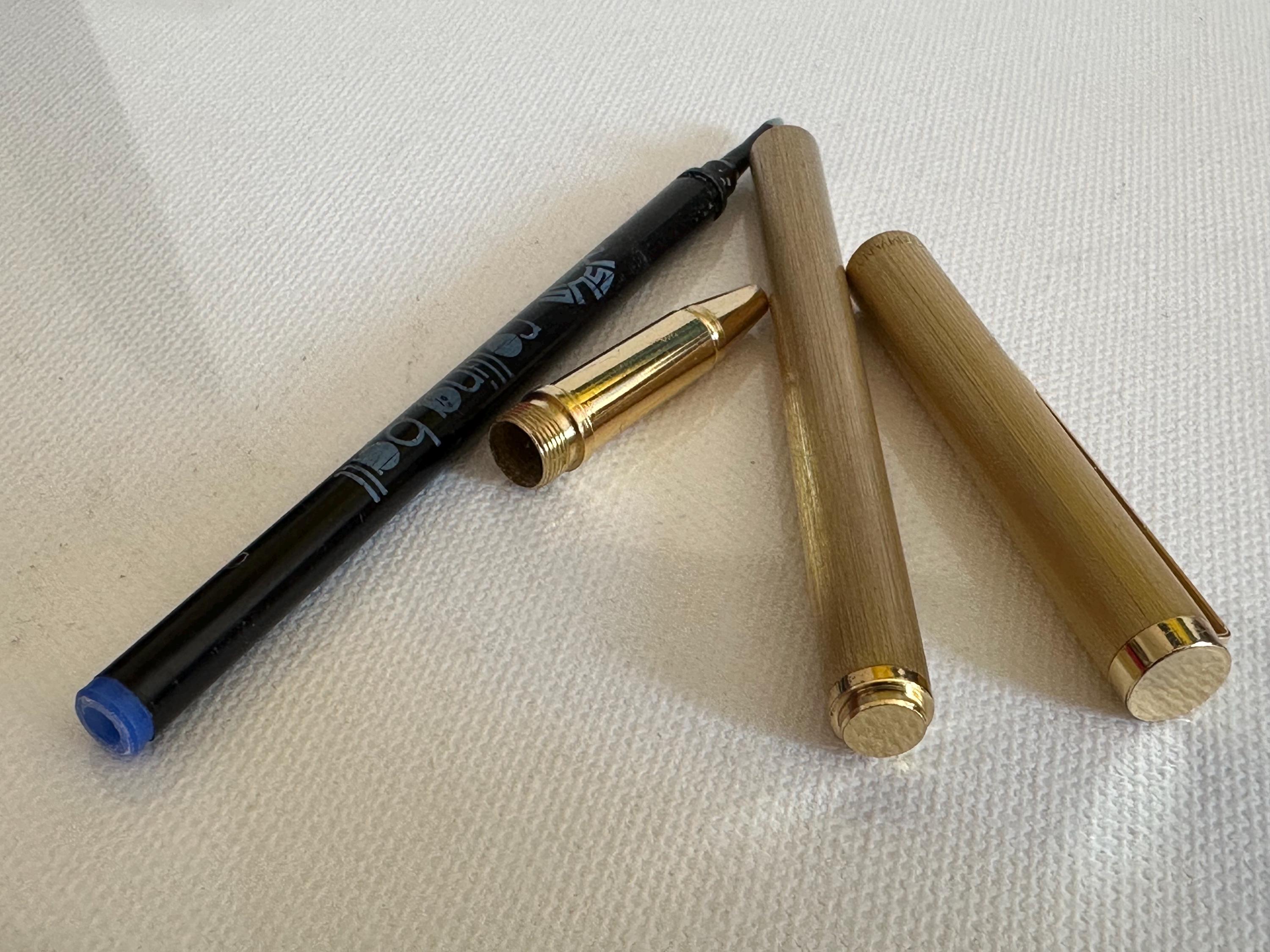 黒いボールペン 金色の金具付き ドイツ製 18金メッキ ドイツ」の刻印入りボールペン - Etsy 日本