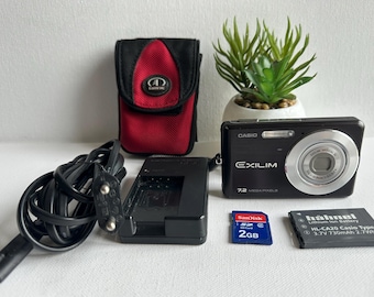 CASIO Exilim EX-Z77 Digital Camera 7.2 MP 3X Optical Zoom 2.6
