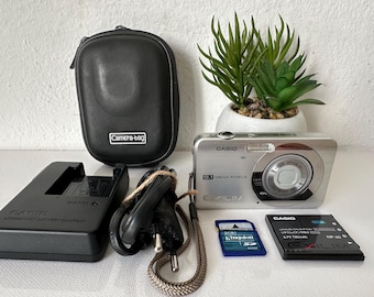 Gray Casio Exilim EX-Z85 -- 9.1MP -- Y2K Digicam Digital Retro CCD