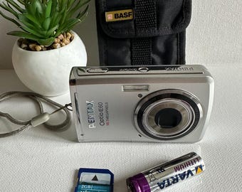 Vintage Pentax Optio E40: 8.1MP Digital Camera, Tested & Working
