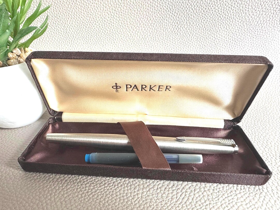 Vintage Parker Fountain Pen With a Matte Chrome Barrel, Made in England ...