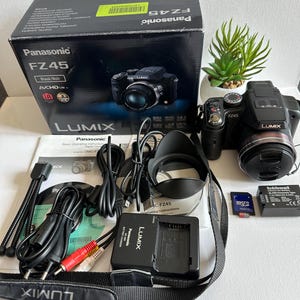 Digital camera Panasonic Lumix DMC-FZ45 14.1 MP