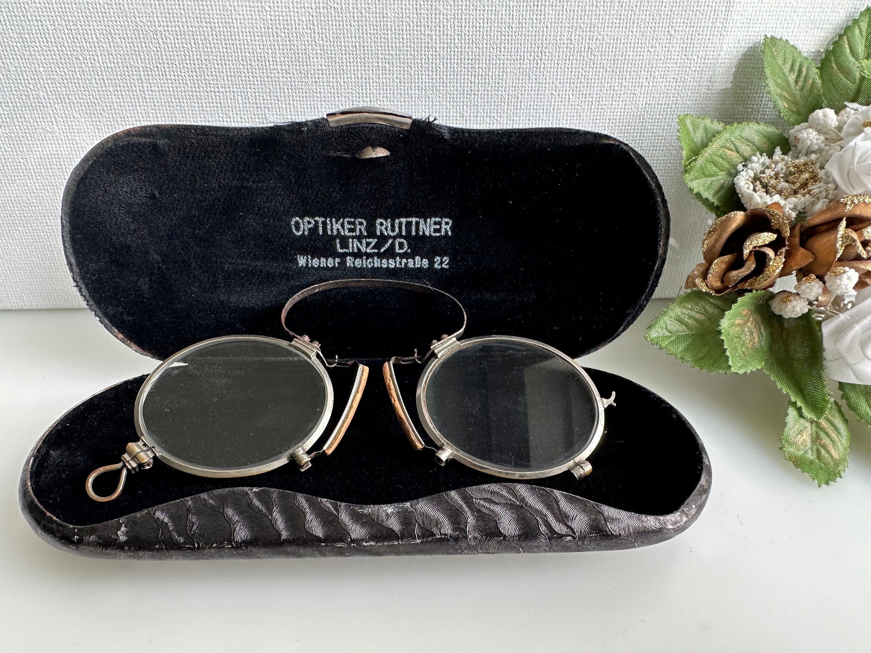Lunettes de soleil vintage pour chanson dans un étui