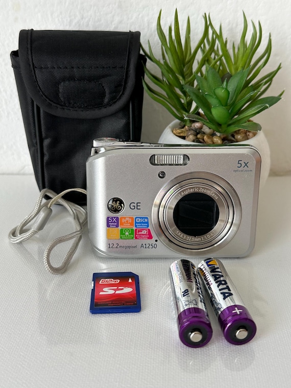 美品 GE A1250 購入 デジタルカメラ デジカメ 1220万画素 単三電池使用