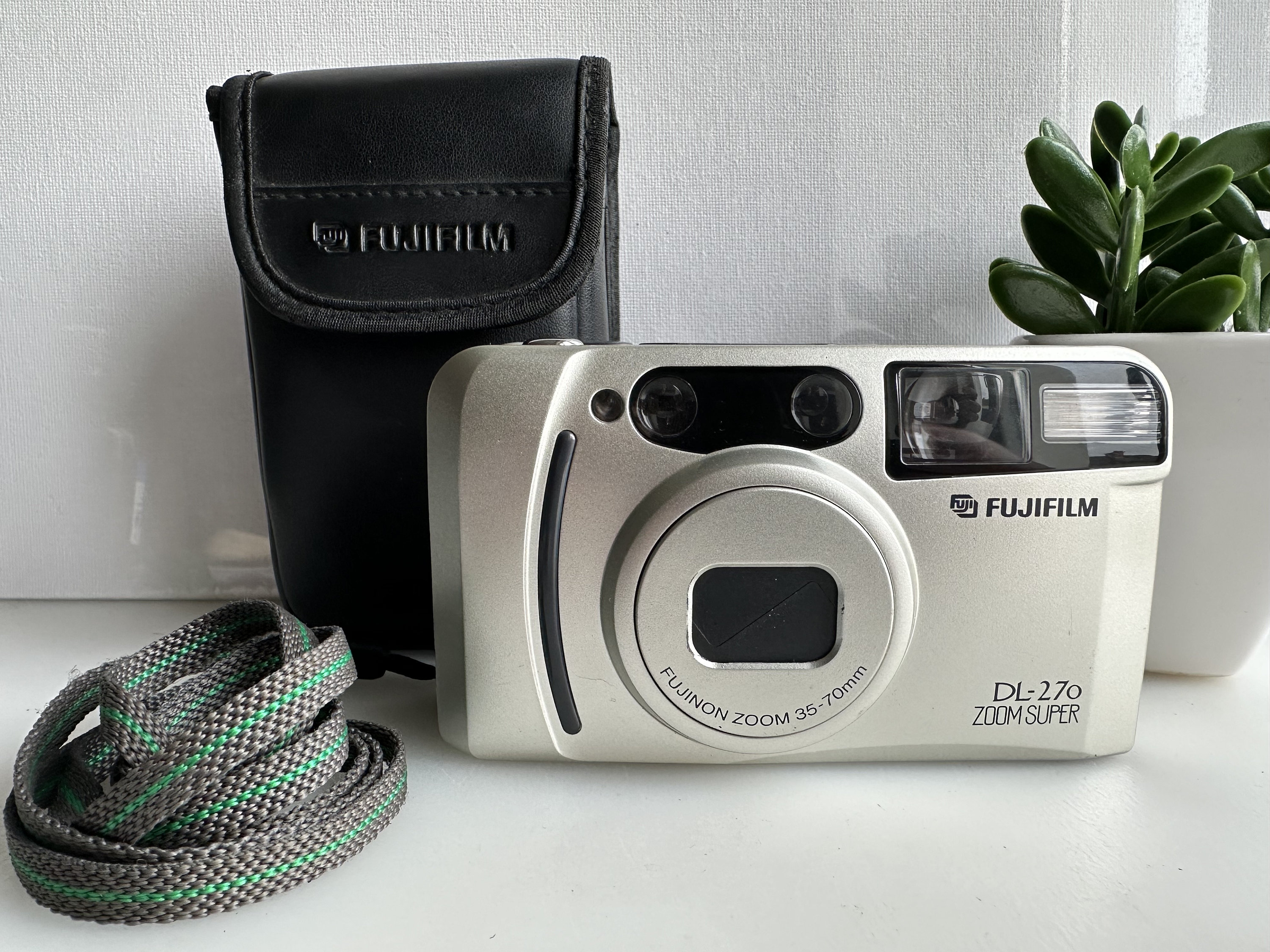 Cámara de súper película Fujifilm DL-270 Zoom, apuntar y disparar