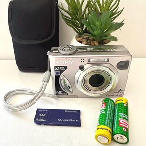 Digital camera Sony Cyber-Shot DSC-W5 5.1 MP