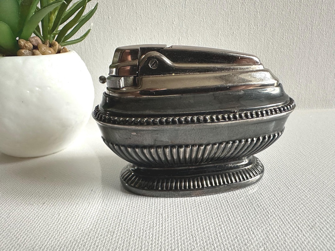 A Rare Vintage Ronson Gas Table Lighter With a Silver Finish, in ...