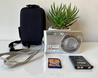 NIKON COOLPIX S6900 en très bon état et fonctionne très bien EUR 649,00 - FR