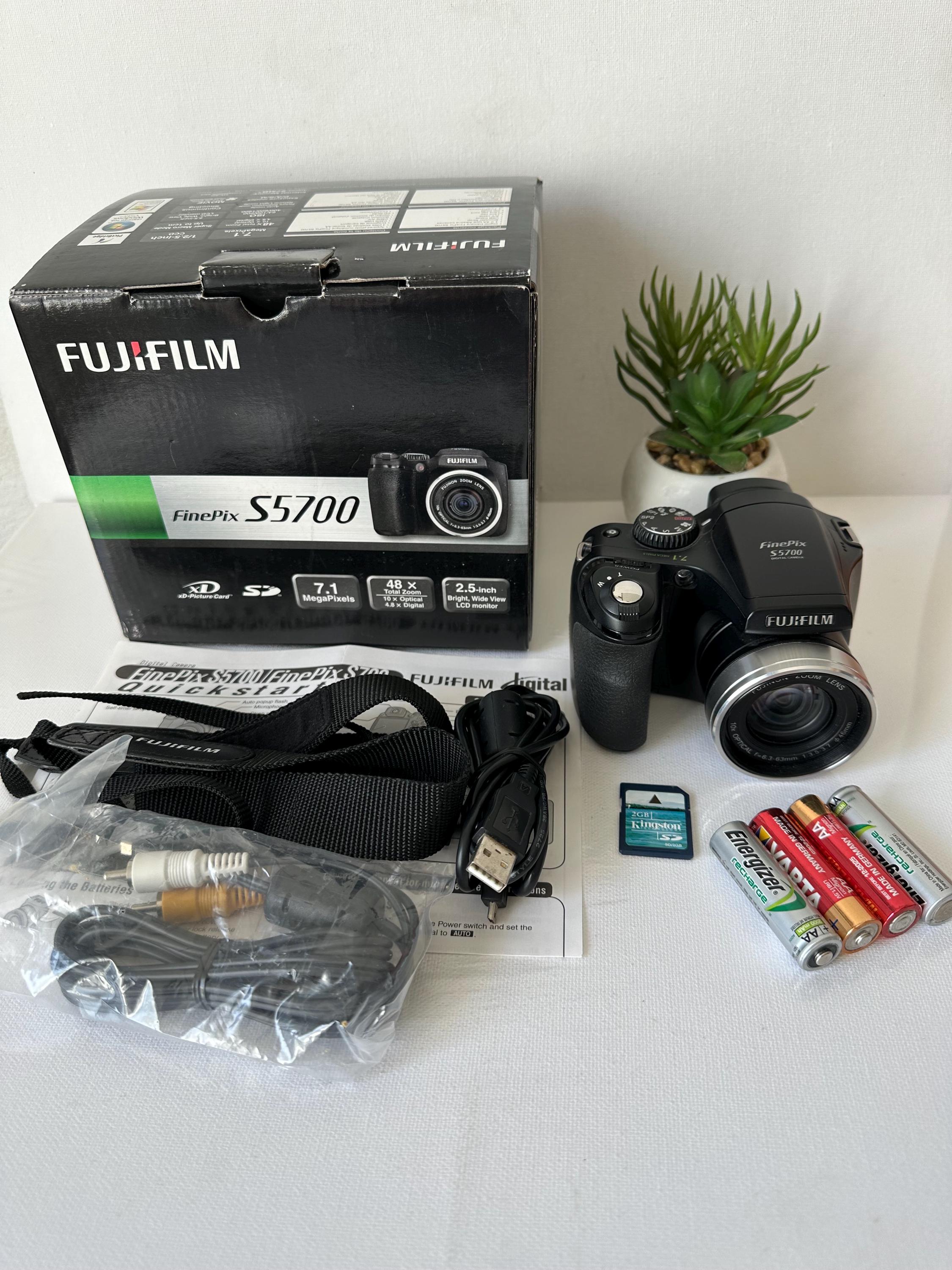 FUJIFILM FinePix S5700 デジタルカメラ 本体 il_fullxfull.8046339383_238k.jpg