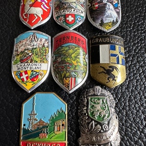 Segni di souvenir da viaggio vintage, turismo, set di 8