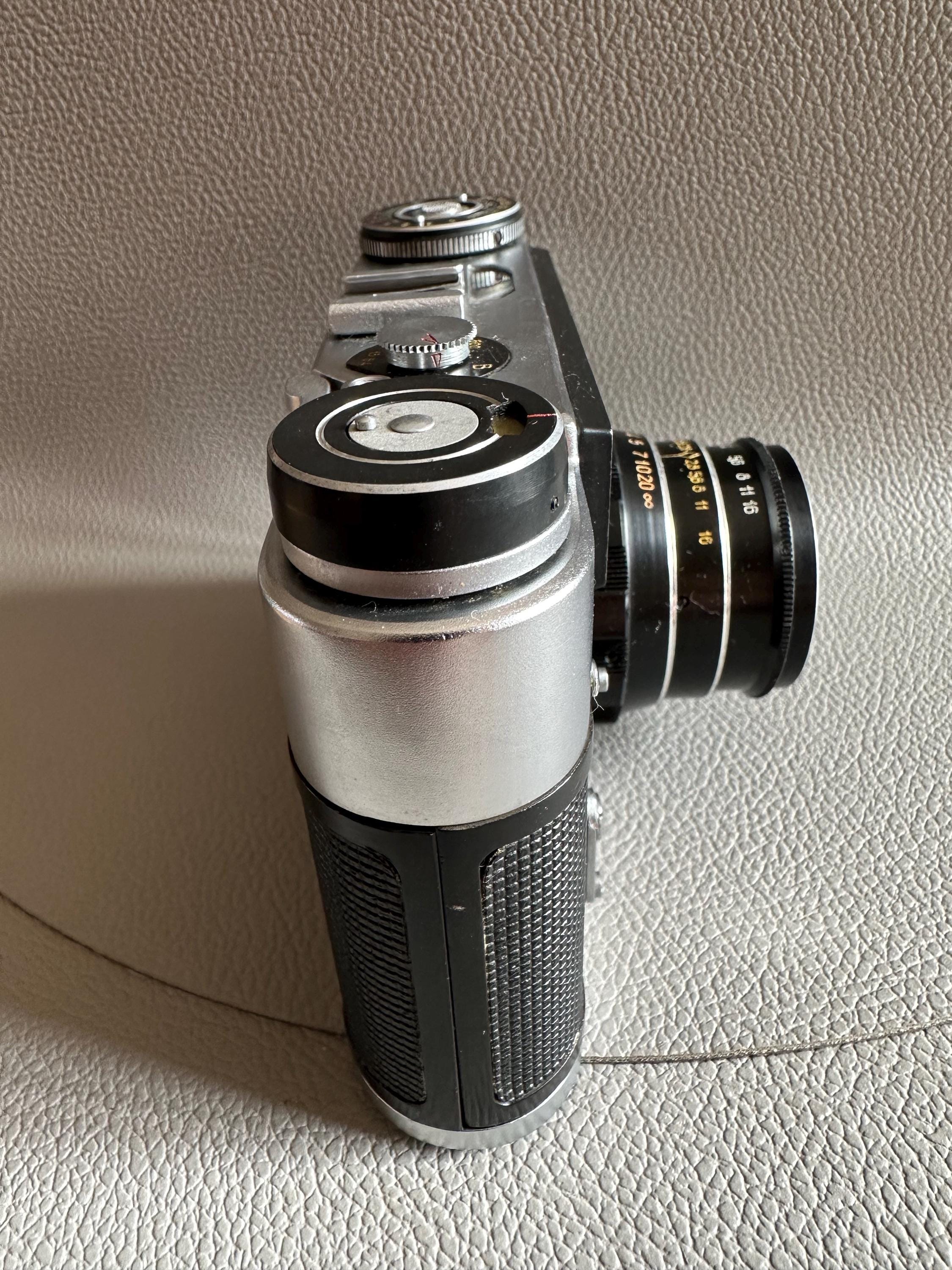 フィルムカメラ FED-5 35 mm、レンズ Industar - 61 l/d、1980