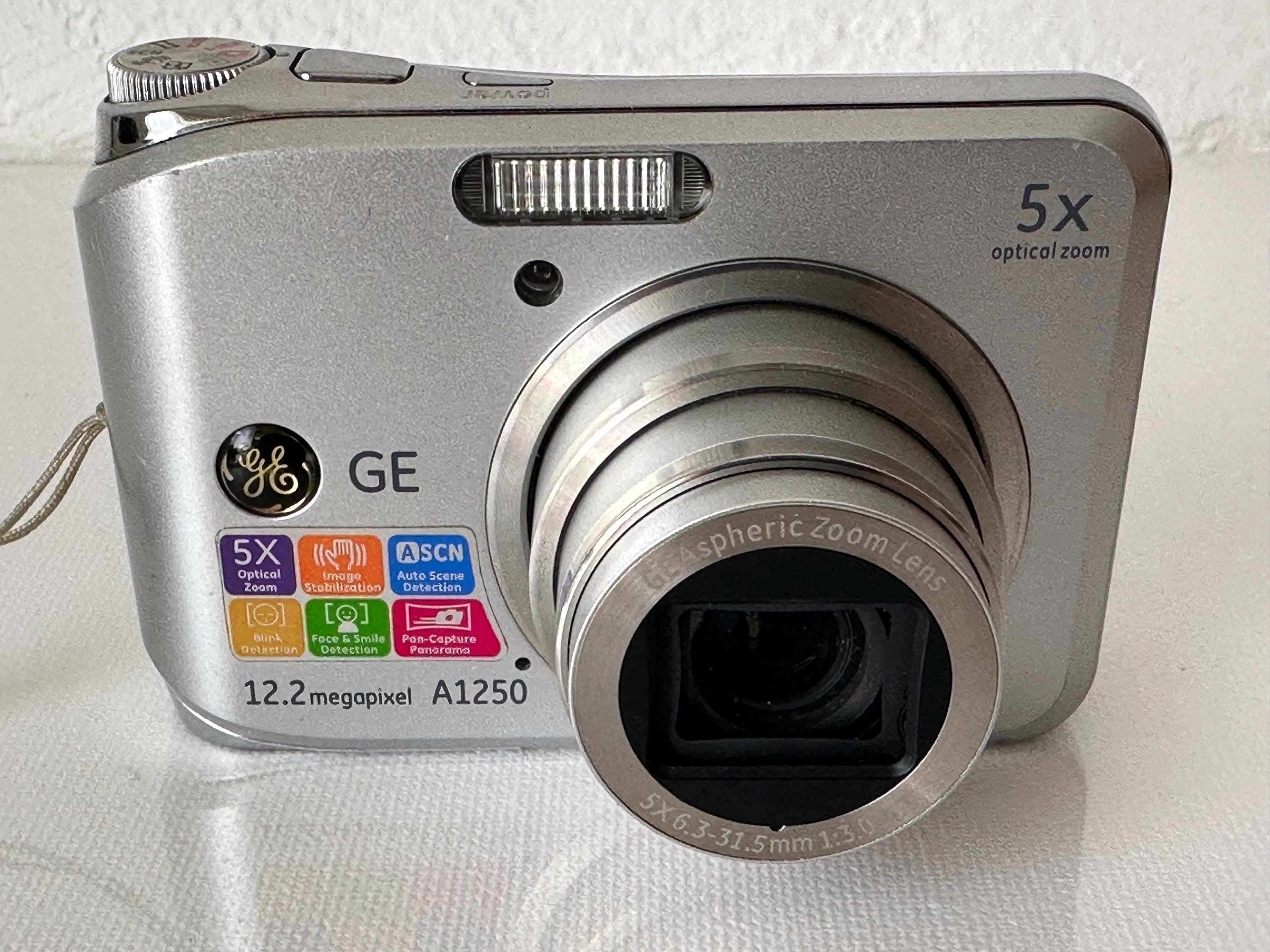 GE A1255 Appareil photo numérique 12 Mpix Rouge