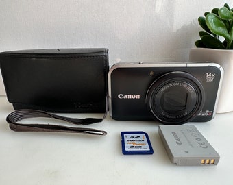 Digital camera Canon Power Shot SX210 IS 14,1 MP and 14 optical zoom