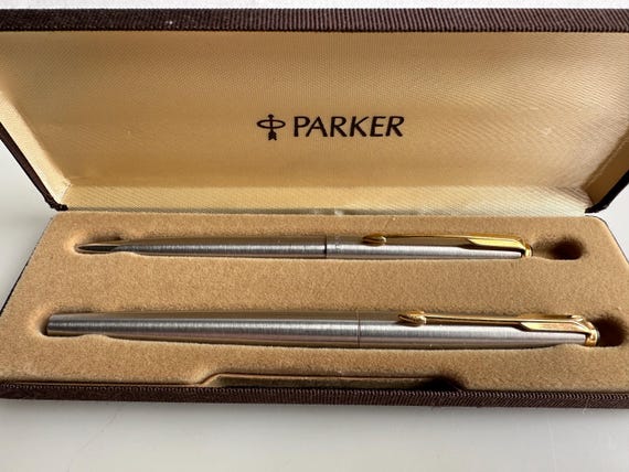 Parker 万年筆2本セット A Set of Two Pens, a Ballpoint Pen + a Fountain Pen, Parker, in a