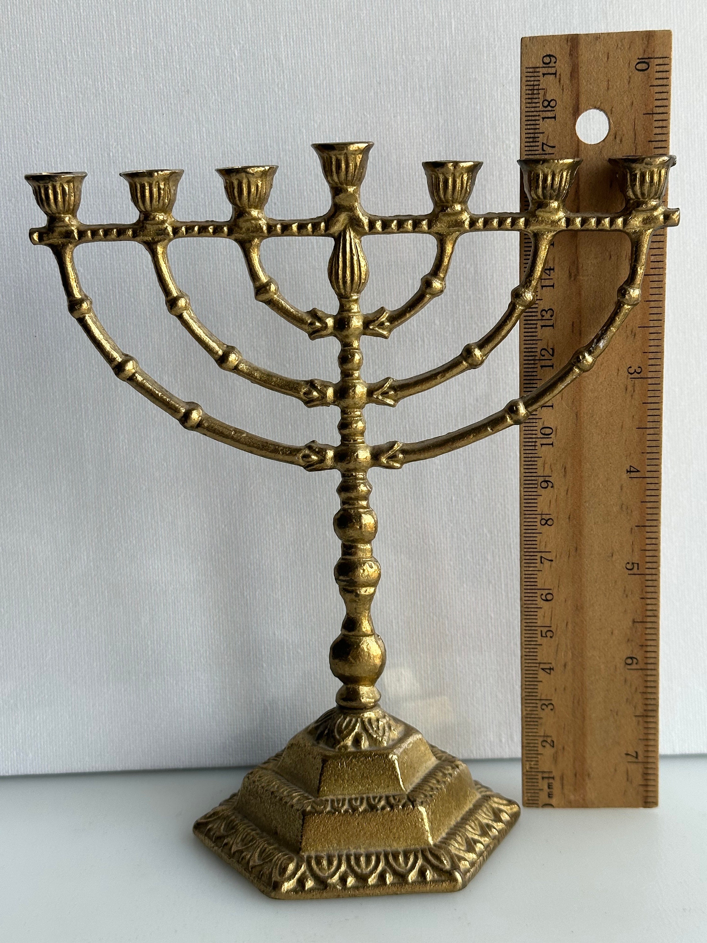 7 本のろうそくが立てられたメノーラー燭台 - Etsy 日本
