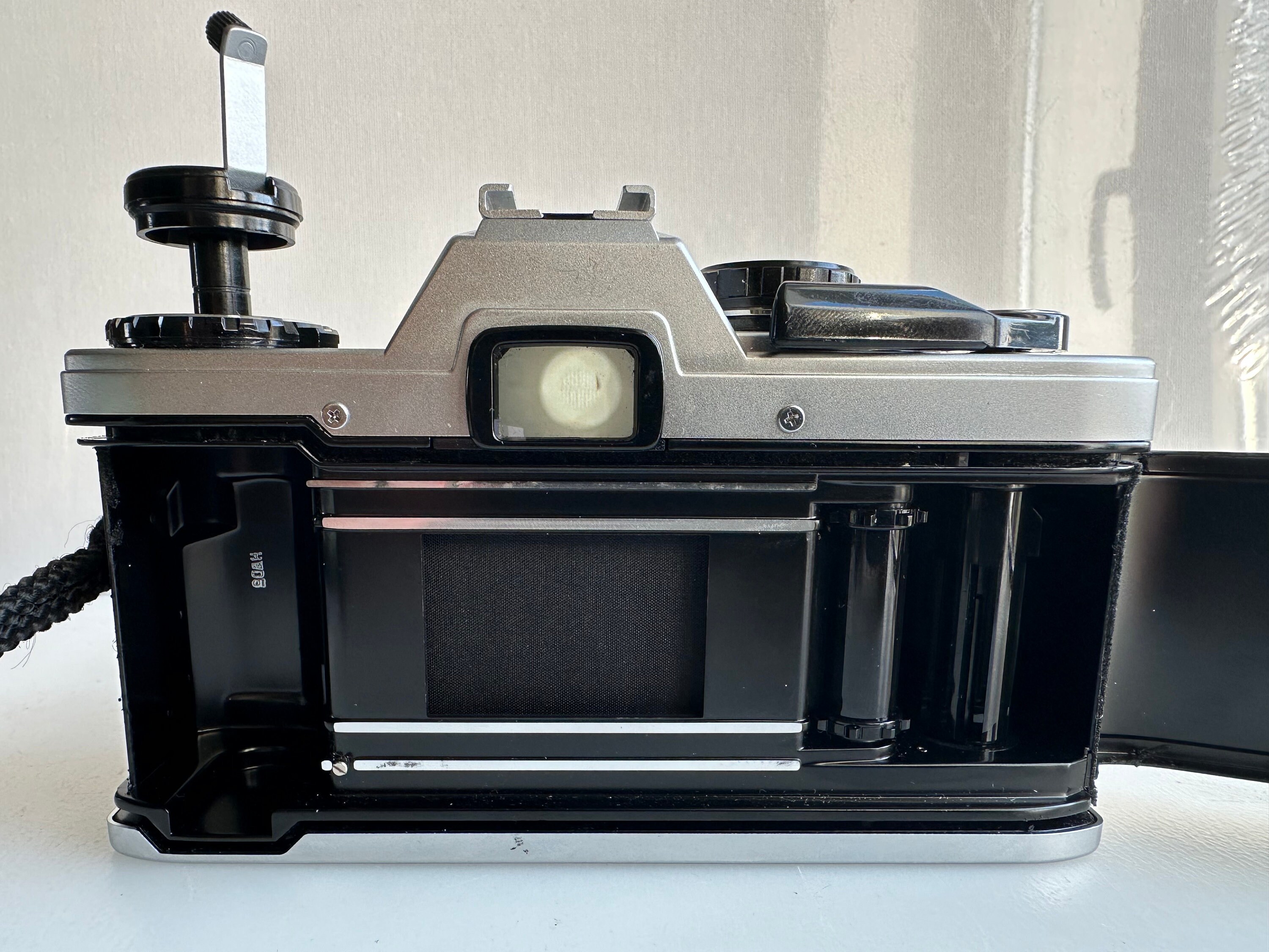 ビンテージ一眼レフカメラ オリンパス OM-10 と Zuiko 1:4 35-70 mm